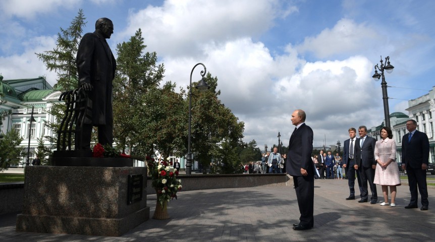 Новости культуры Омичи выберут тарский вариант путинского памятника Михаилу Ульянову
