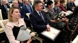 Губернатор Александр Бурков вручил омичам государственные награды Губернатор Александр Бурков вручил омичам государственные награды
