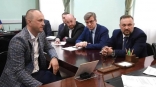 Геннадий Долматов поблагодарил Виталия Хоценко за внимание к строительным вопросам в селе Новомосковка