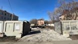 Омский застройщик рядом с домом под снос возводит нетипичный для него объект