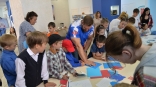 В омском Штабе общественной поддержки состоялся мастер-класс для детей по созданию триколора В омском Штабе общественной поддержки состоялся мастер-класс для детей по созданию триколора