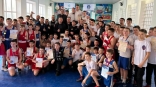Омская федерация бокса передала спортсменам Стаханова инвентарь и экипировку Омская федерация бокса передала спортсменам Стаханова инвентарь и экипировку