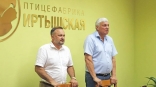 Глава Омского района Геннадий Долматов наградил сотрудников Иртышской птицефабрики Глава Омского района Геннадий Долматов наградил сотрудников Иртышской птицефабрики