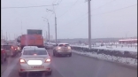 Омич показал наглый способ объезда пробки к мосту у Телецентра Омич показал наглый способ объезда пробки к мосту у Телецентра