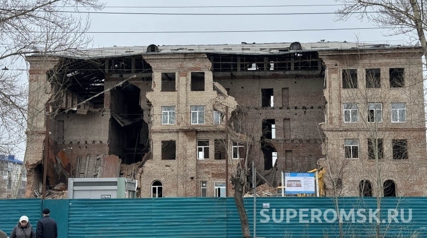 По завершении ремонта известной омской гимназии вернули старого директора По завершении ремонта известной омской гимназии вернули старого директора