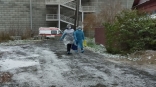В омской скорой помощи пояснили, должны ли медики надевать бахилы в домах В омской скорой помощи пояснили, должны ли медики надевать бахилы в домах