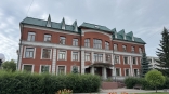 Здание банка возле омского СКК Блинова вызвало ажиотаж среди коммерсантов Здание банка возле омского СКК Блинова вызвало ажиотаж среди коммерсантов