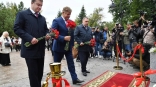 Хоценко и Серышев открыли в Омске памятник Дзержинскому Хоценко и Серышев открыли в Омске памятник Дзержинскому