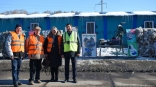 Омский регоператор организовал экскурсию на завод по сортировке отходов для гостьи из ЛНР