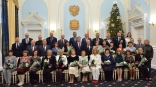Перед Новым годом Хоценко вручил омичам госнаграды. Публикуем их список Перед Новым годом Хоценко вручил омичам госнаграды. Публикуем их список