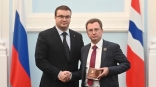 Первый замминистра здравоохранения Омской области стал заслуженным работником региона Первый замминистра здравоохранения Омской области стал заслуженным работником региона