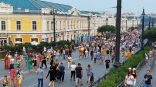 Хоценко, Артемов и Шелест поздравили омичей с Первомаем Хоценко, Артемов и Шелест поздравили омичей с Первомаем