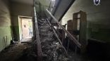 В подъезде дома на Звездова в Омске обрушился потолок