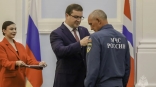 Виталий Хоценко вручил почетные награды трем омским сотрудникам МЧС