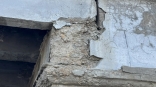 На Комсомольском мосту в Омске заметили разрушения