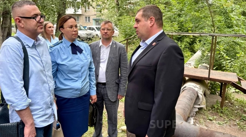 Глава Минэнерго отправился на теплотрассу по жалобе омички замгенпрокурора Глава Минэнерго отправился на теплотрассу по жалобе омички замгенпрокурора