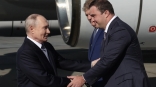 Виталий Хоценко встретил в аэропорту Омска президента России Владимира Путина Виталий Хоценко встретил в аэропорту Омска президента России Владимира Путина
