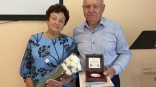 Омской семье заводчан на полувековую свадьбу вручили медаль Омской семье заводчан на полувековую свадьбу вручили медаль