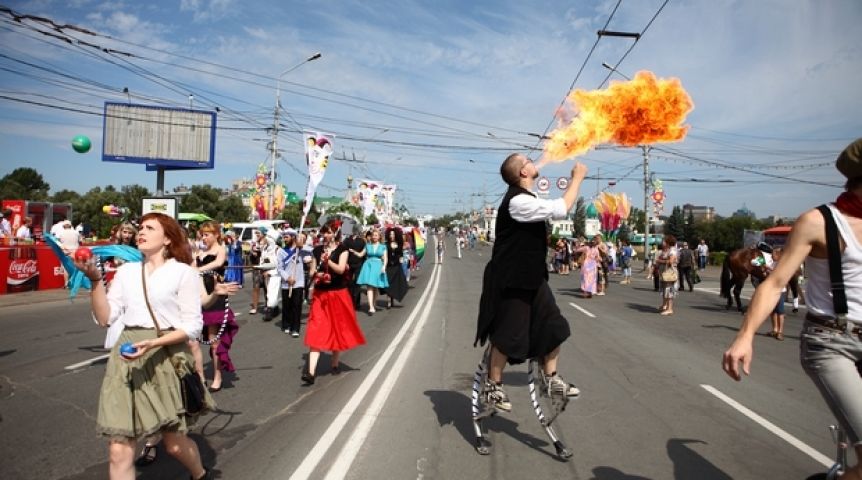 В День города омичей ждет театрализованное шествие, шоу на воде и парад духовых оркестров – программа В День города омичей ждет театрализованное шествие, шоу на воде и парад духовых оркестров – программа