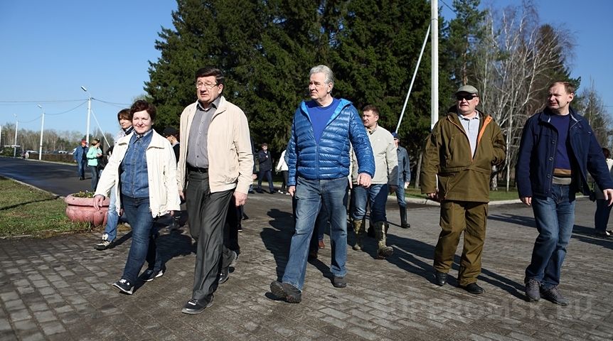 Спикер Горсовета Галина Горст, мэр Вячеслав Двораковский, спикер ЗС Владимир Варнавский, зампреды правительства Игорь Бондарев и Владимир Компанейщиков Спикер Горсовета Галина Горст, мэр Вячеслав Двораковский, спикер ЗС Владимир Варнавский, зампреды правительства Игорь Бондарев и Владимир Компанейщиков