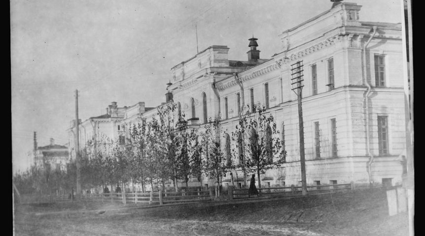 Один из двух американских госпиталей Красного Креста в Омске. Это университетская клиническая больница для медицинских школ, которая работает совместно с Красным Крестом и Университетом.