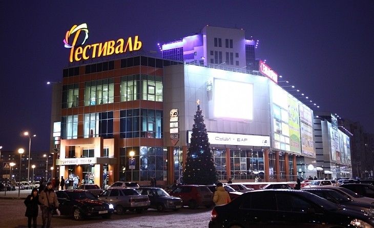 Омичам елки не наскучат до марта Омичам елки не наскучат до марта