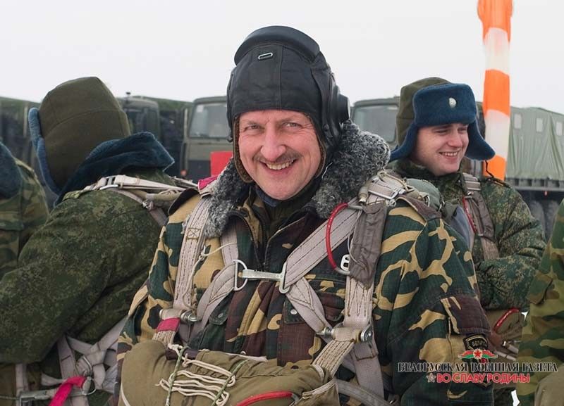 Лукашенко доверил выпускнику омского общевойскового училища генштаб ВС Белоруссии Лукашенко доверил выпускнику омского общевойскового училища генштаб ВС Белоруссии
