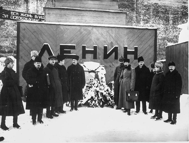 Ленин жил, Ленин жив, Ленин будет жить. Дискуссия о политическом бессмертии Ильича