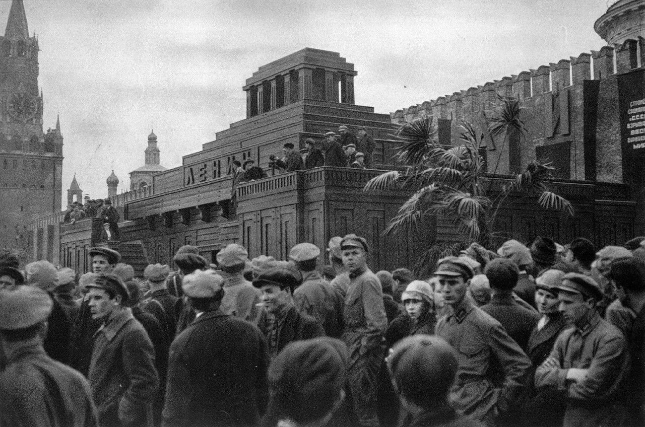 Ленин жил, Ленин жив, Ленин будет жить. Дискуссия о политическом бессмертии Ильича