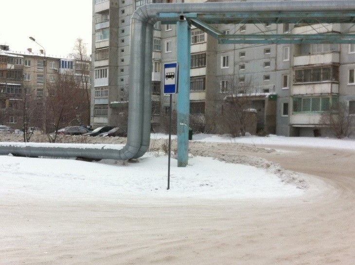 Омич собрал фотоколлекцию дорожных знаков, установленных в нелепых местах Омич собрал фотоколлекцию дорожных знаков, установленных в нелепых местах