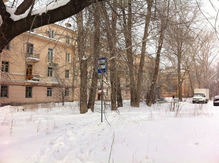 Омич собрал фотоколлекцию дорожных знаков, установленных в нелепых местах Омич собрал фотоколлекцию дорожных знаков, установленных в нелепых местах