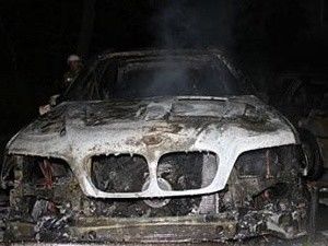 В Омске уничтожена огнем уже шестая машина за неделю В Омске уничтожена огнем уже шестая машина за неделю