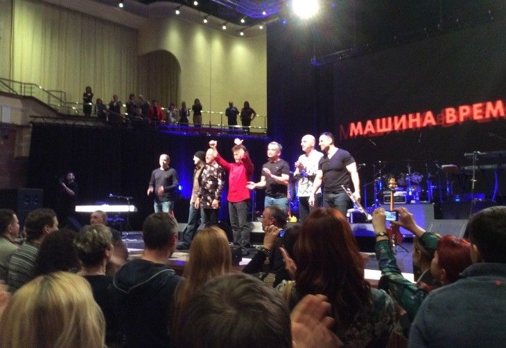 Омичи хором с «Машиной времени» «выпили до дна за тех, кто в море»