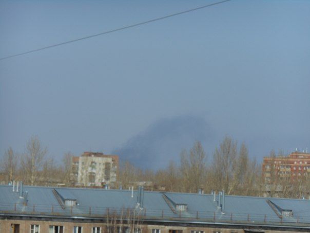 В небе над «Омским каучуком» снова появилось облако черного дыма В небе над «Омским каучуком» снова появилось облако черного дыма