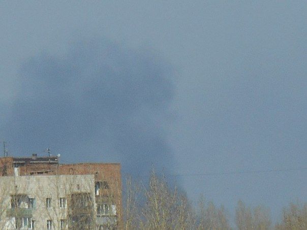 В небе над «Омским каучуком» снова появилось облако черного дыма В небе над «Омским каучуком» снова появилось облако черного дыма