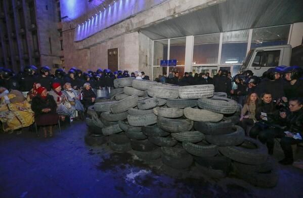 Хроника событий на Украине: 6 и 7 апреля Хроника событий на Украине: 6 и 7 апреля