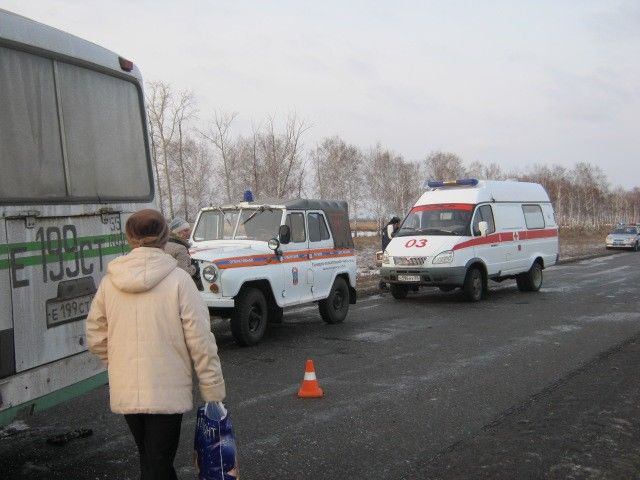 В Омской области столкнулись автобус и машина, есть погибшие В Омской области столкнулись автобус и машина, есть погибшие