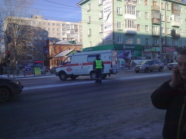 В ДТП на остановке «Рабиновича» пострадали 5 человек В ДТП на остановке «Рабиновича» пострадали 5 человек