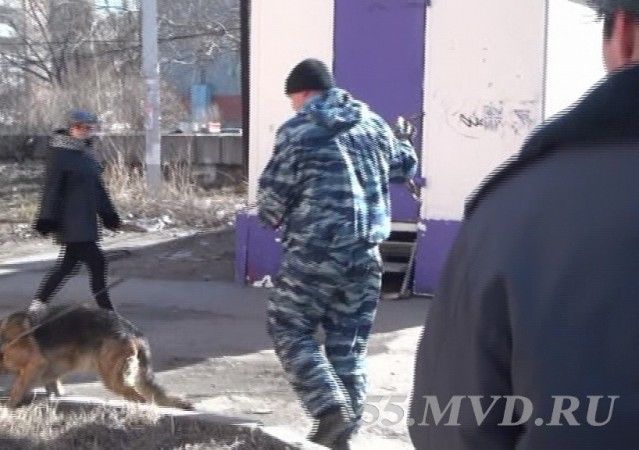 В Омске налетчики обобрали ломбард на 1,9 млн рублей В Омске налетчики обобрали ломбард на 1,9 млн рублей