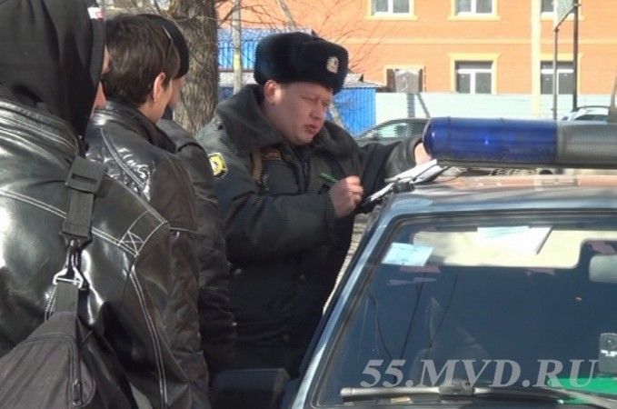 В Омске налетчики обобрали ломбард на 1,9 млн рублей В Омске налетчики обобрали ломбард на 1,9 млн рублей