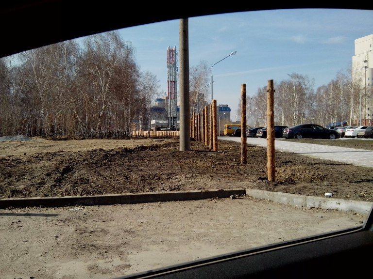 В Омске хоккейную коробку отдали под строительство автопарковки
