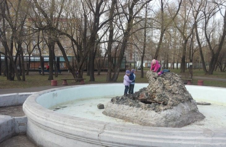 Омский губернатор Назаров пожертвовал на городской фонтан 100 тысяч из зарплаты Омский губернатор Назаров пожертвовал на городской фонтан 100 тысяч из зарплаты
