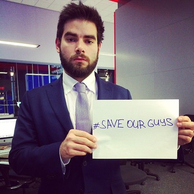 Флешмоб #SaveOurGuys в защиту арестованных на Украине журналистов LifeNews дошел до Каннского фестиваля Флешмоб #SaveOurGuys в защиту арестованных на Украине журналистов LifeNews дошел до Каннского фестиваля