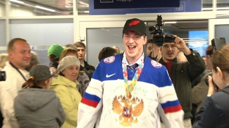Нападающий «Авангарда» Сергей Калинин вернулся в Омск с золотом чемпионата мира Нападающий «Авангарда» Сергей Калинин вернулся в Омск с золотом чемпионата мира