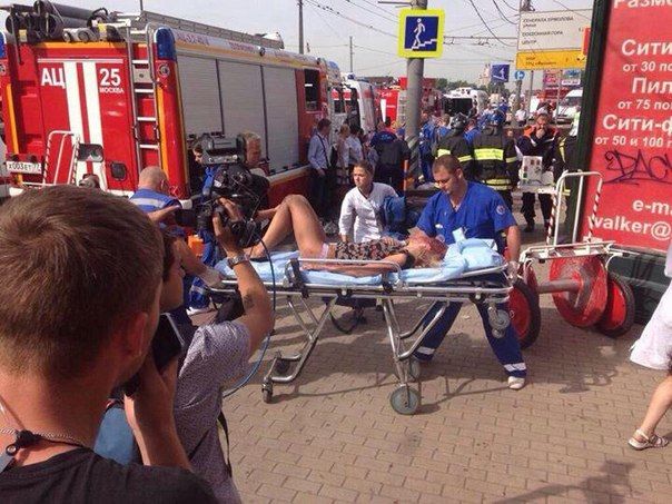 В тоннеле синей ветки Московского метро застрял поезд, трое погибли