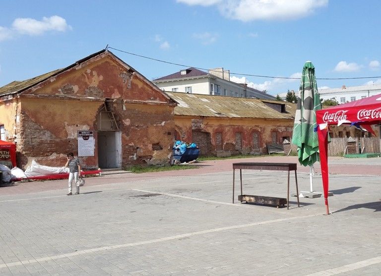 Ярославцев возмутила куча воняющего мусора в Омской крепости Ярославцев возмутила куча воняющего мусора в Омской крепости