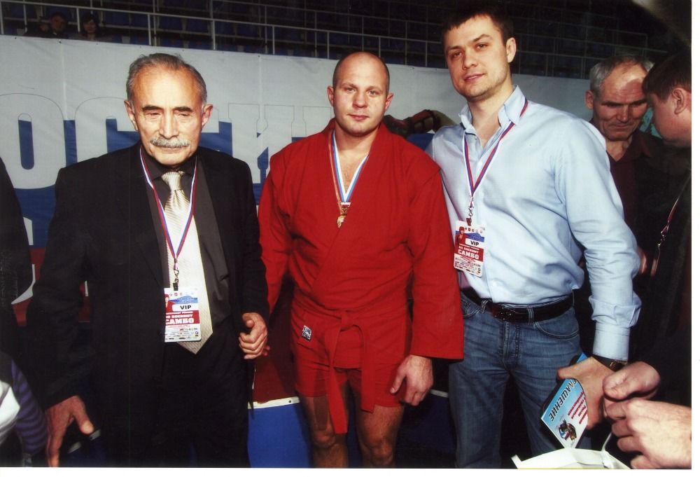 Боец Емельяненко лично подготовит Омск к чемпионату России по ММА Боец Емельяненко лично подготовит Омск к чемпионату России по ММА