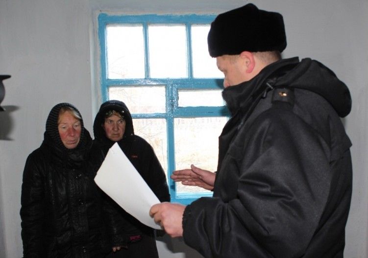 Омички превратили в свалку квартиру соседа Омички превратили в свалку квартиру соседа