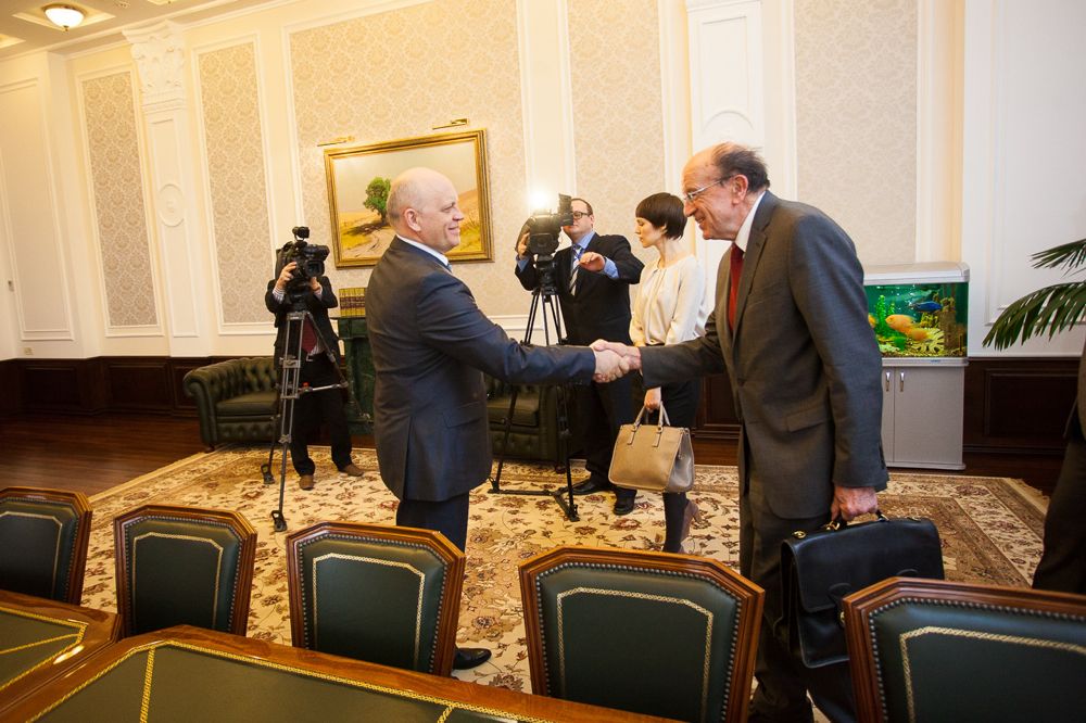Несостоявшийся лоббист омского метротрама Максим Кац назвал губернатора Виктора Назарова «пофигистом»