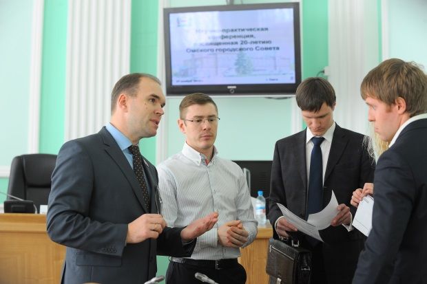 «Младшие братья» омских депутатов увлекли студентов историей горсовета